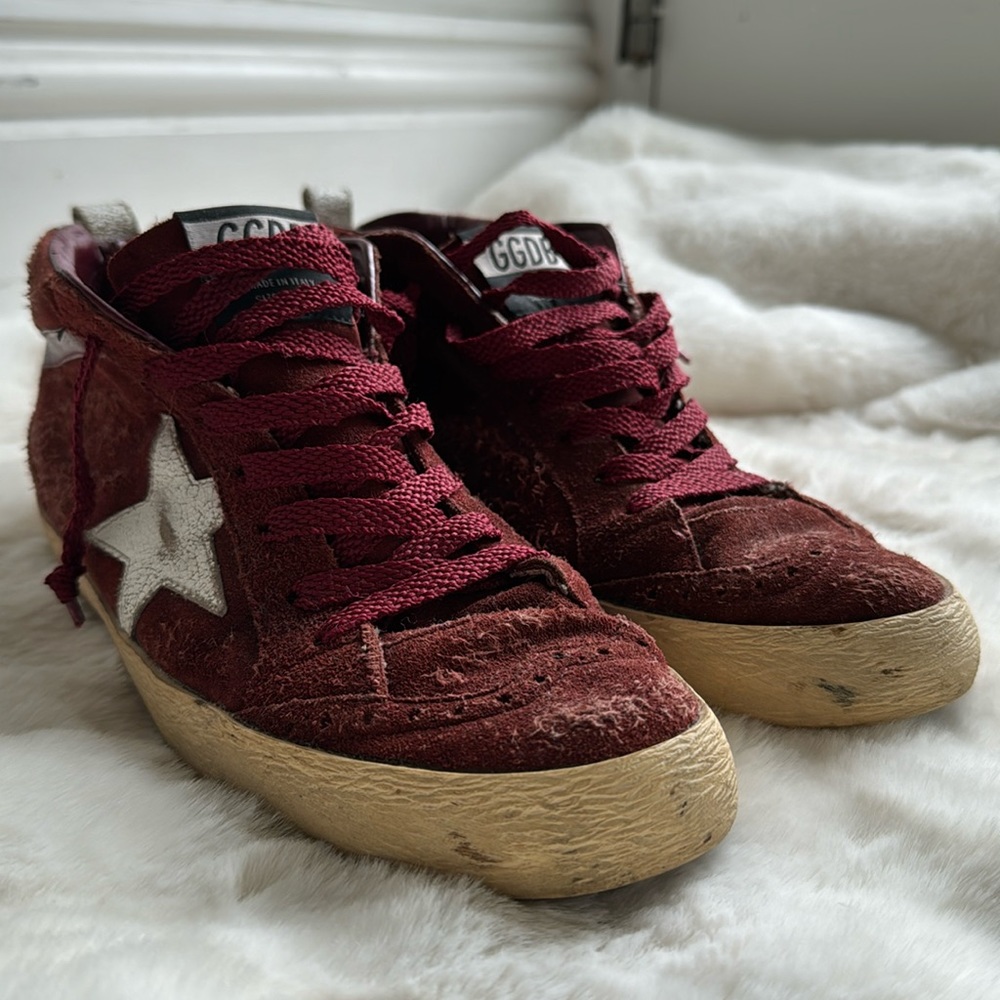 Burgundy golden goose